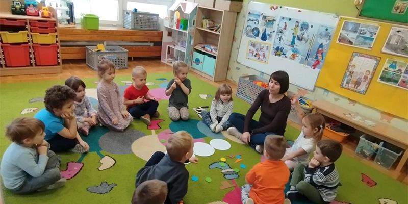 Read more about the article Projekt „Od stopy do ręki ” – manipulacyjne zabawy Biedronek 🙂